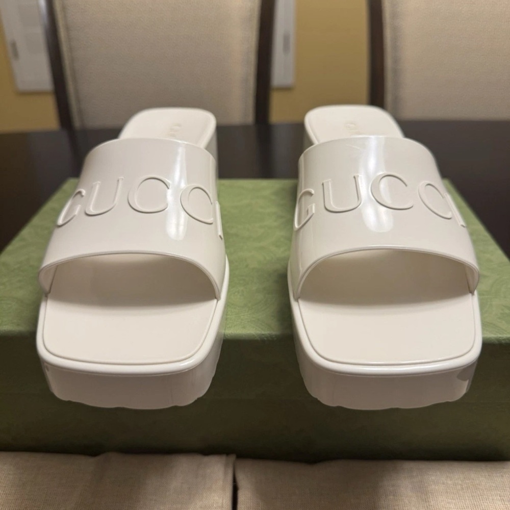 Gucci Cream Slide Sandals - Picture 2 of 9